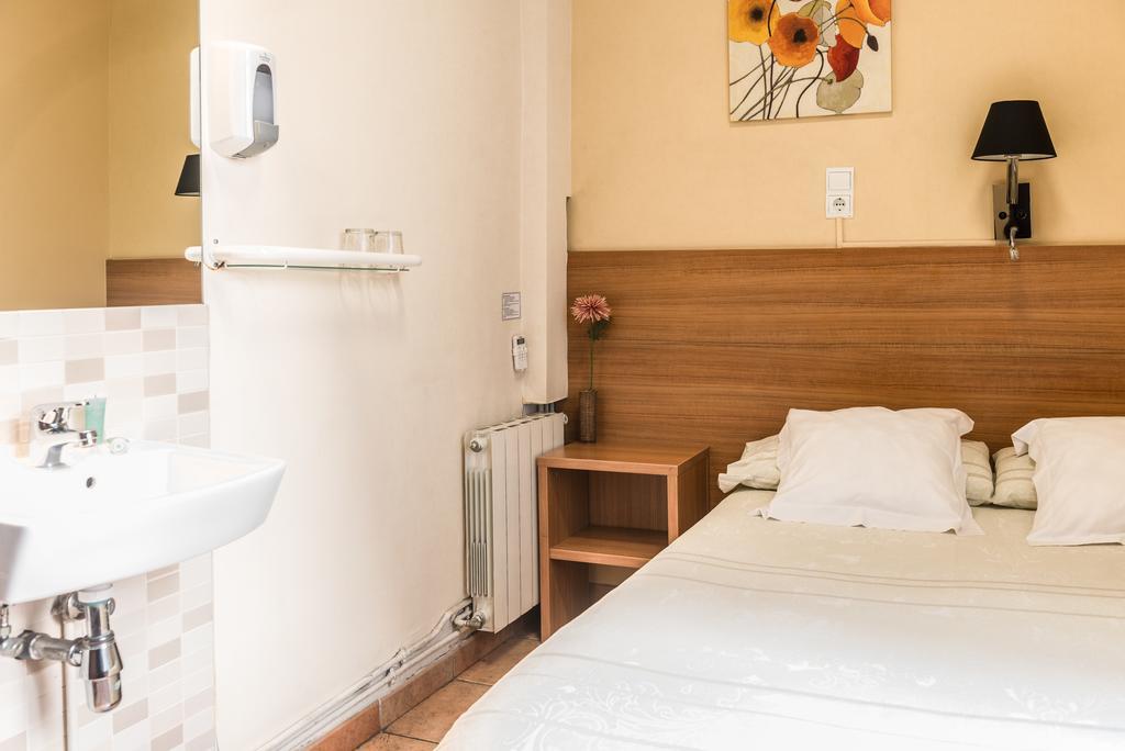 Pension Mariluz Барселона Екстер'єр фото