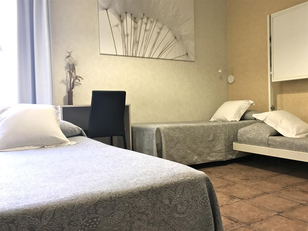 Pension Mariluz Барселона Екстер'єр фото